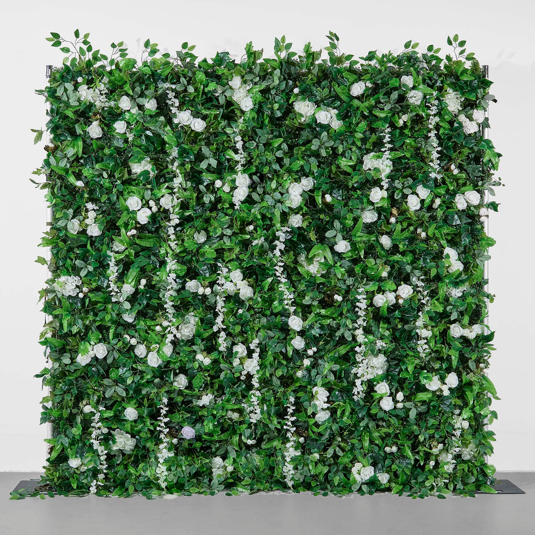 Do Wedding Table Decorations Need to Match the Wedding Theme