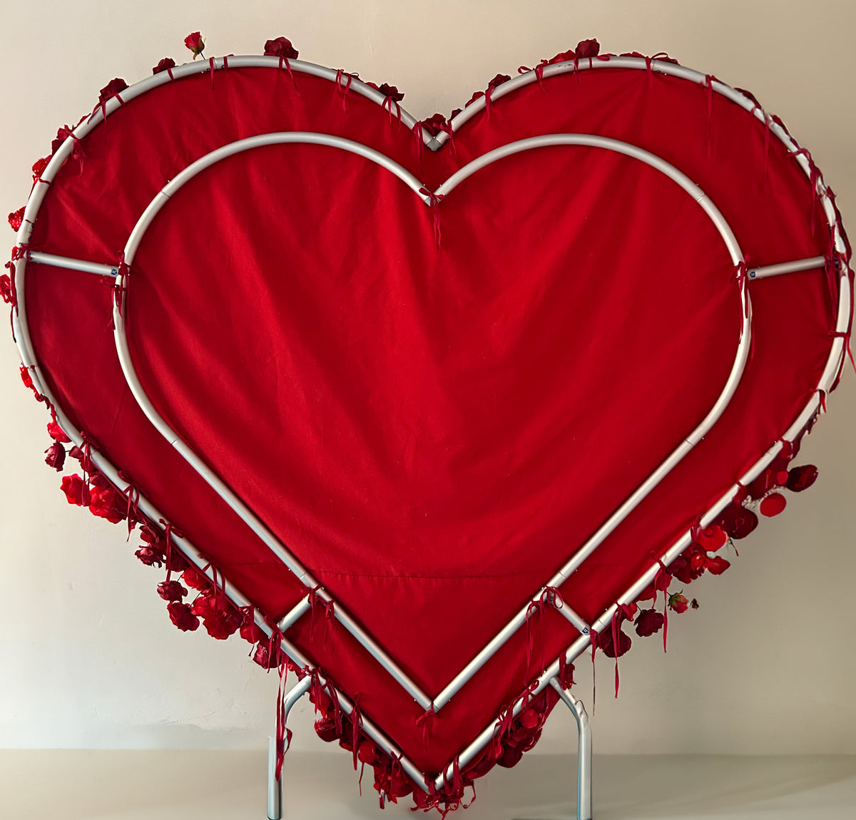Aliflowers 5D Heart Shaped Red Rose Wall Fabric Curtain Floral Backdrop Wedding Party Proposal Decor ALFAH011