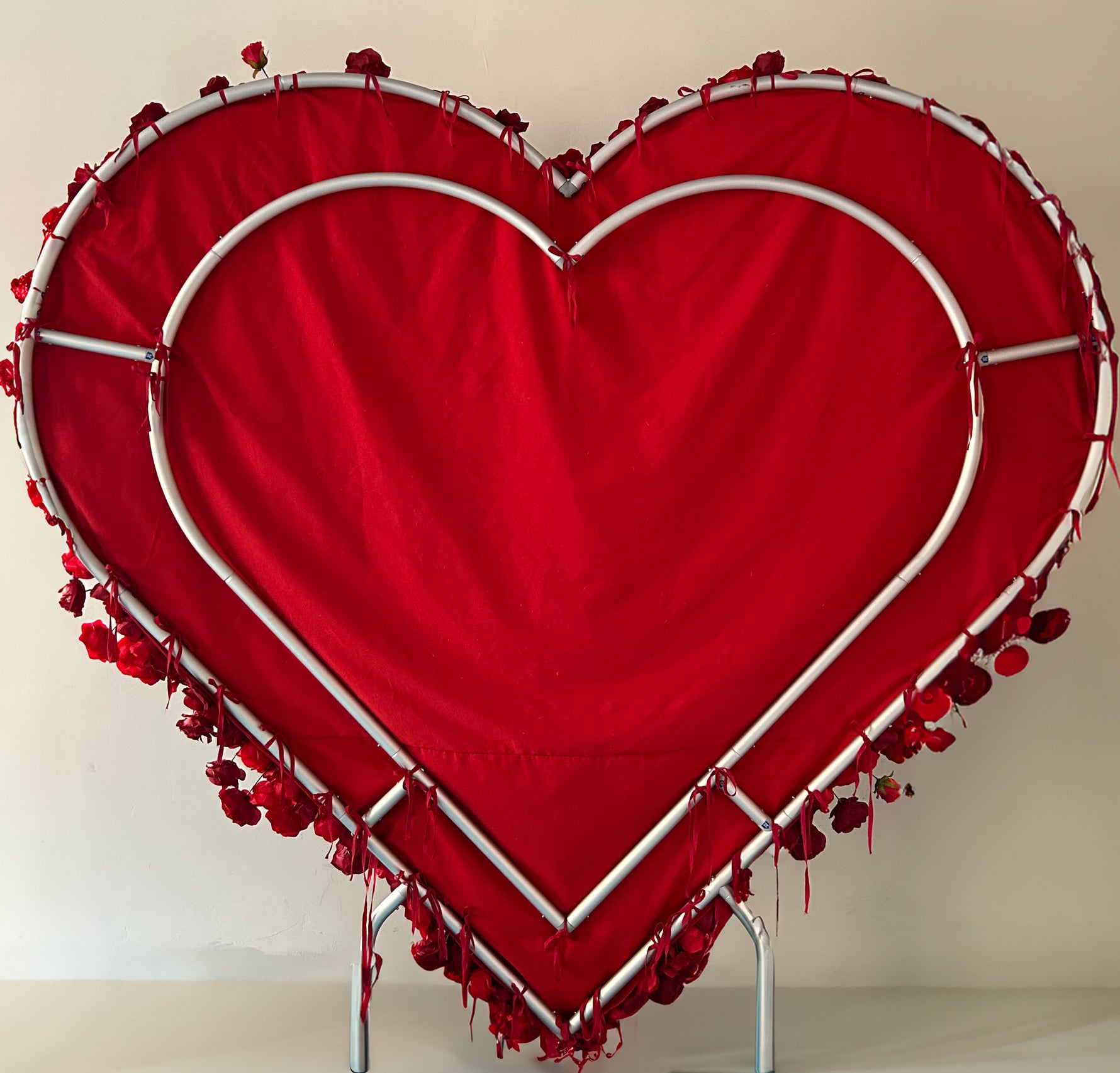 Aliflowers 5D Heart Shaped Red Rose Wall Fabric Curtain Floral Backdrop Wedding Party Proposal Decor ALFAH011