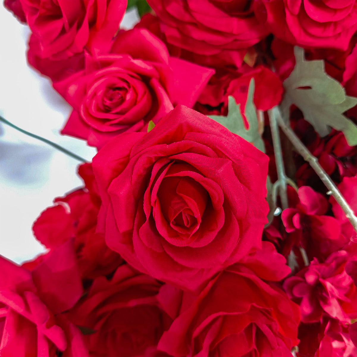 Aliflowers Pure Red Rose Floral Arrangement Heart Arch Stage Flower Stand ALFAH003