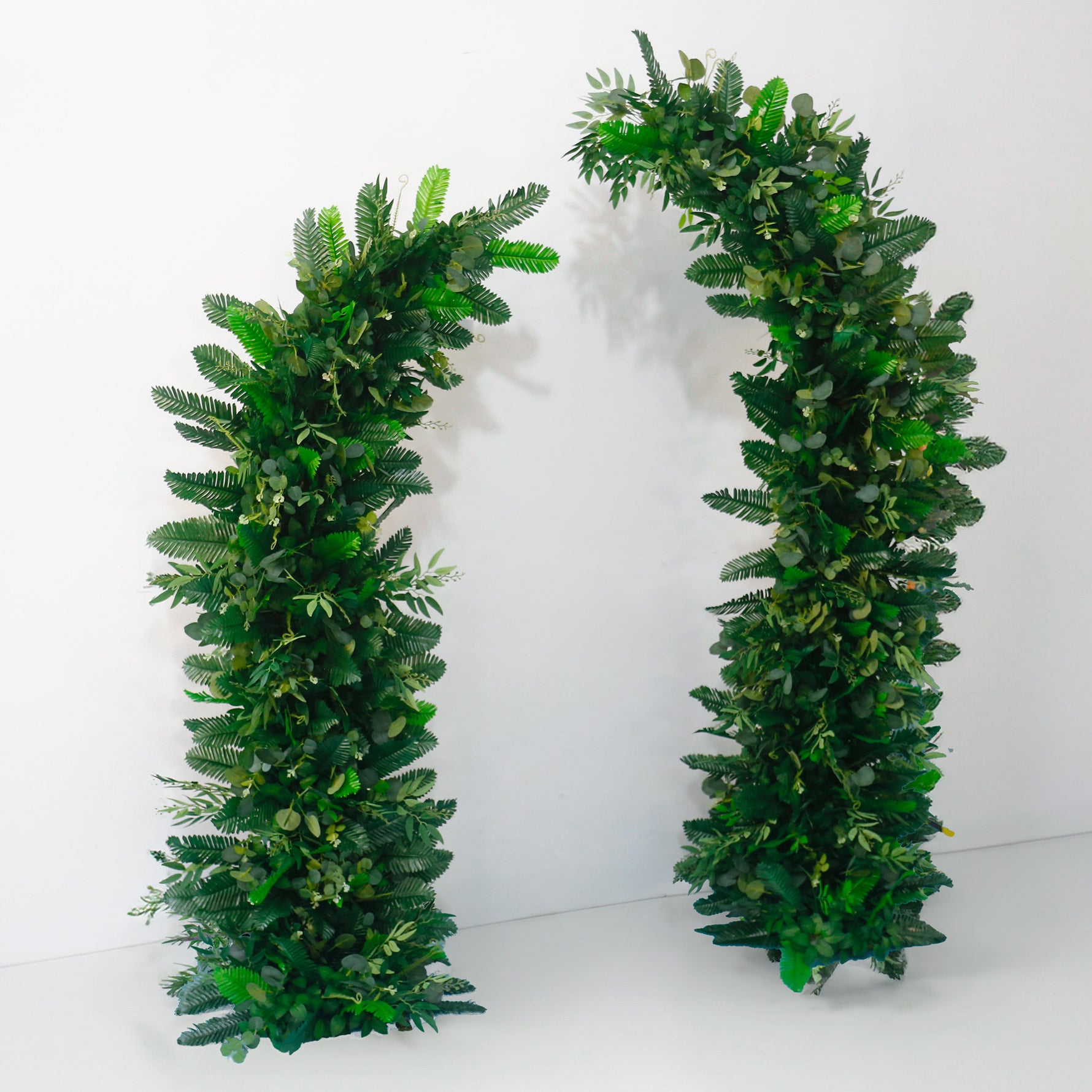 aliflowers-outdoor-wedding-background-horn-arch-decoration-green-leaf-flower-arrangement