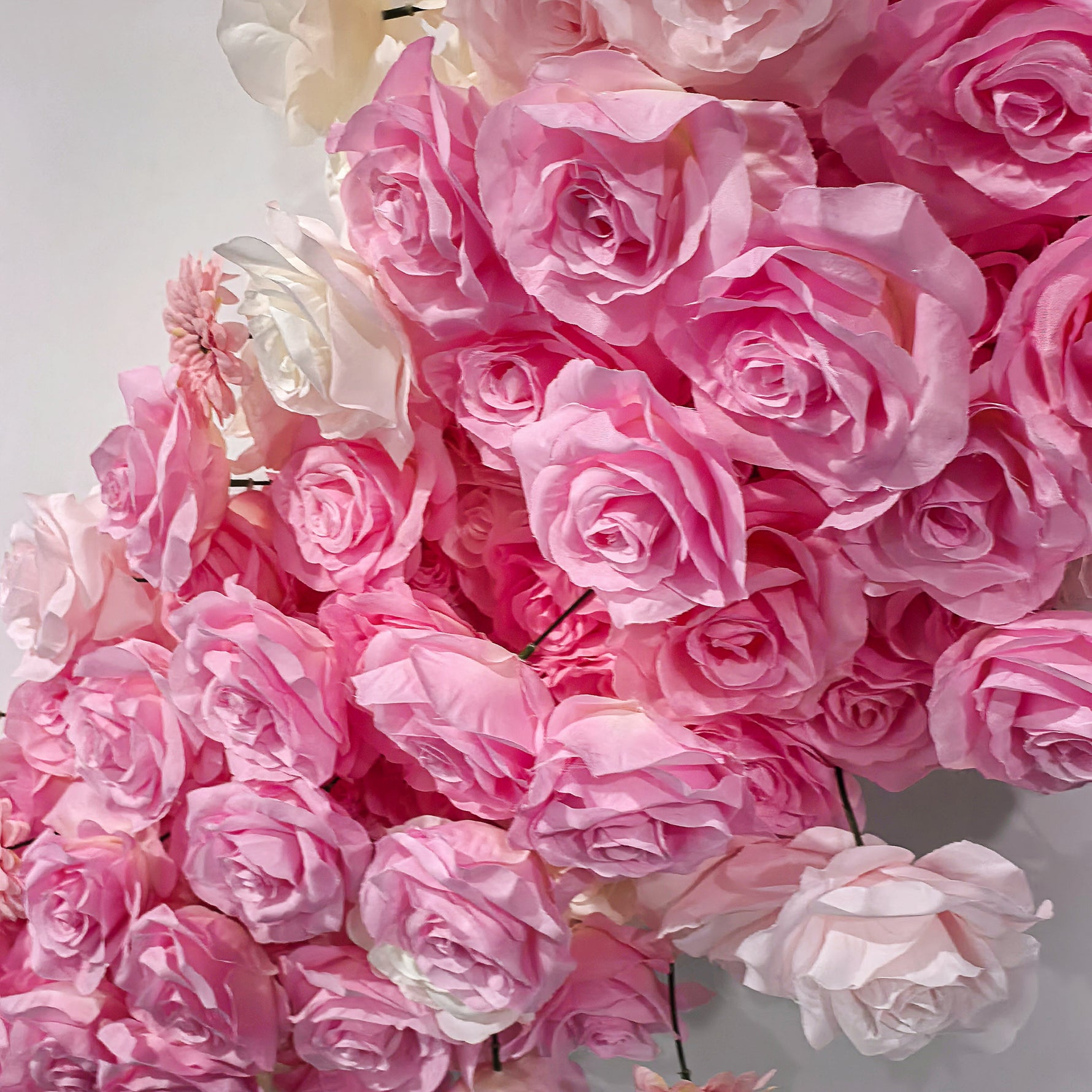 Aliflowers Heart-shaped Pink Rose Flower Fabric Background Decoration Suitable For Wedding Parties GM008