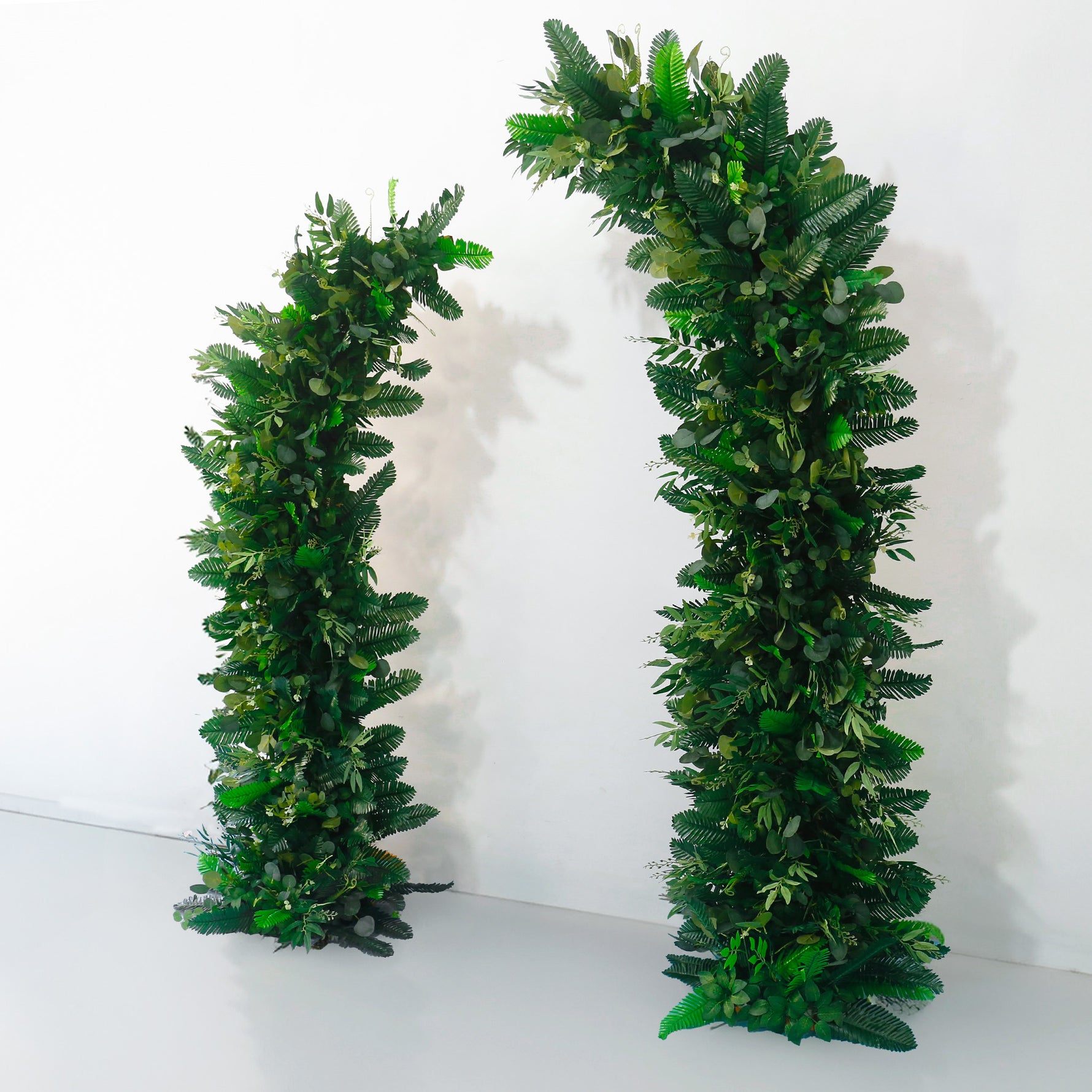 aliflowers-outdoor-wedding-background-horn-arch-decoration-green-leaf-flower-arrangement