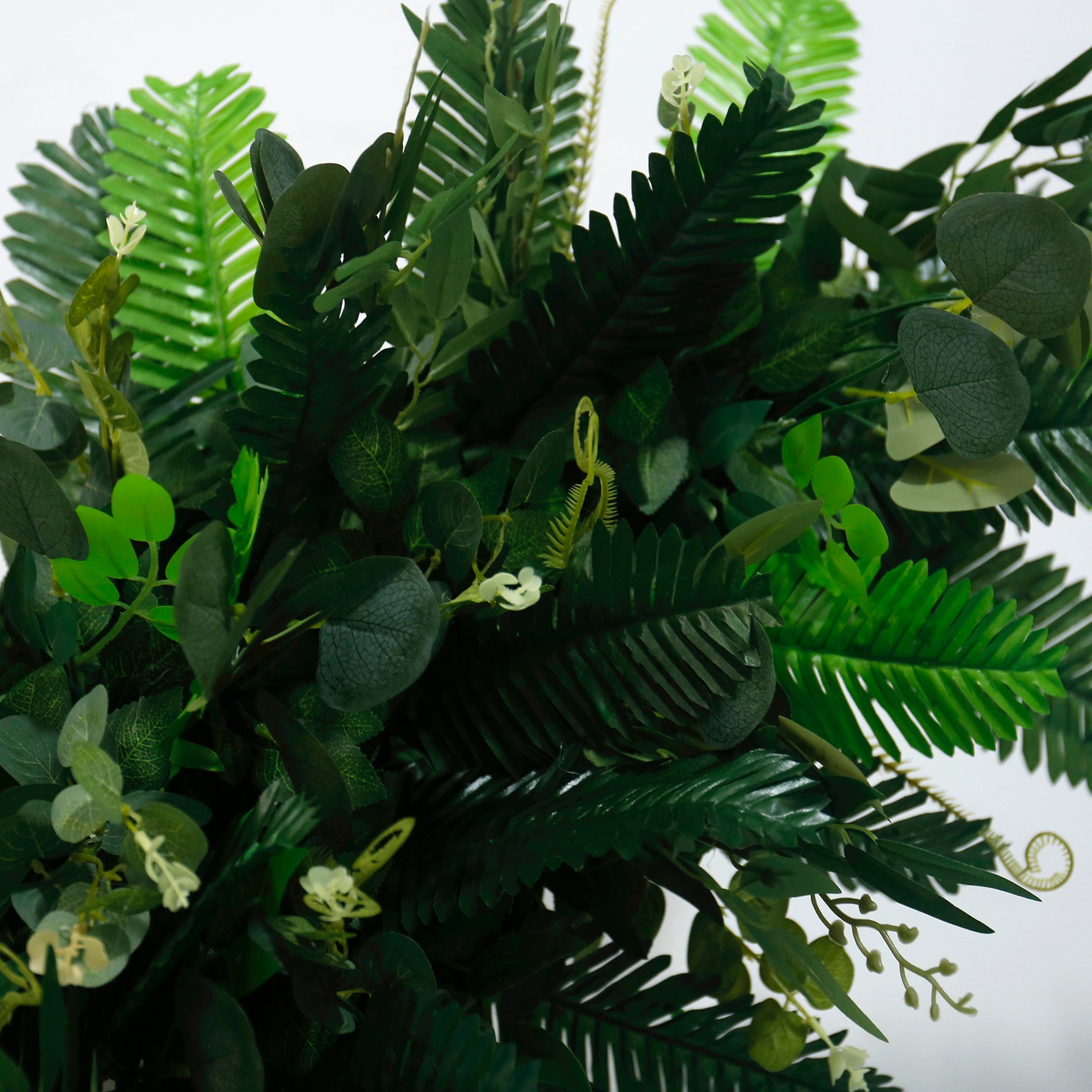 aliflowers-outdoor-wedding-background-horn-arch-decoration-green-leaf-flower-arrangement