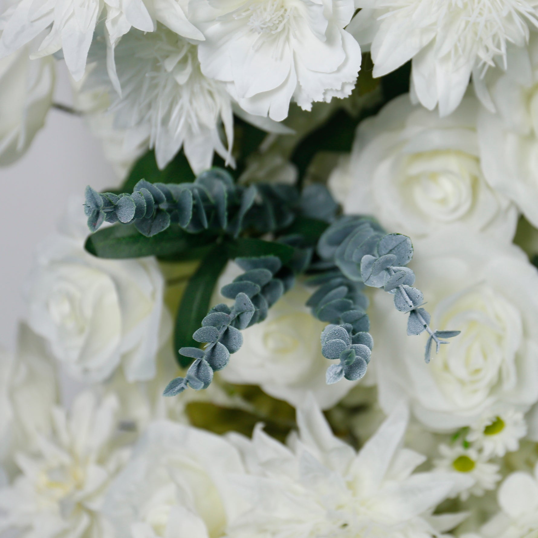aliflowers-white-series-daisy-rose-with-greenery-floral-arrangement-decor-horn-arch-frame-wedding-backdrop